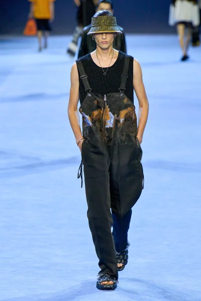 Look 49